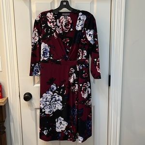 A Pea in the Pod maternity dress. Business casual. V neck. 3/4 sleeves.